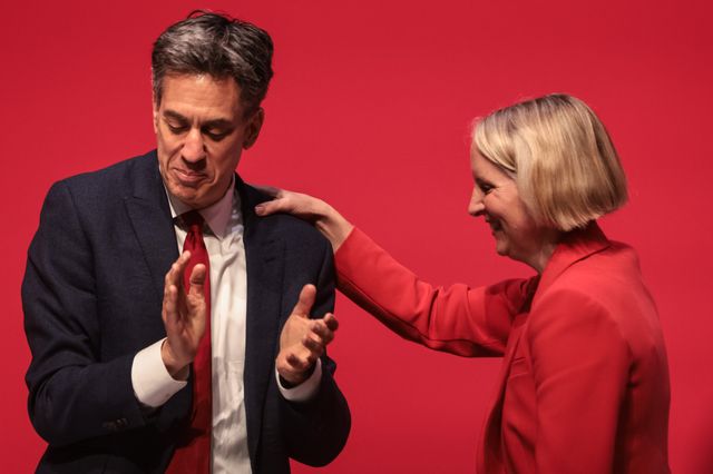 Emma Reynolds MP, Secretary of State for the Environment, Food and Rural Affairs is applauded by Ed Milliband MP, Secretary of State for Energy Security and Net Zero during the Labour Party Annual Conference 2025 Day 4 at ACC, Liverpool, United Kingdom, 1st October 2025

(Photo by Mark Cosgrove/News Images)
