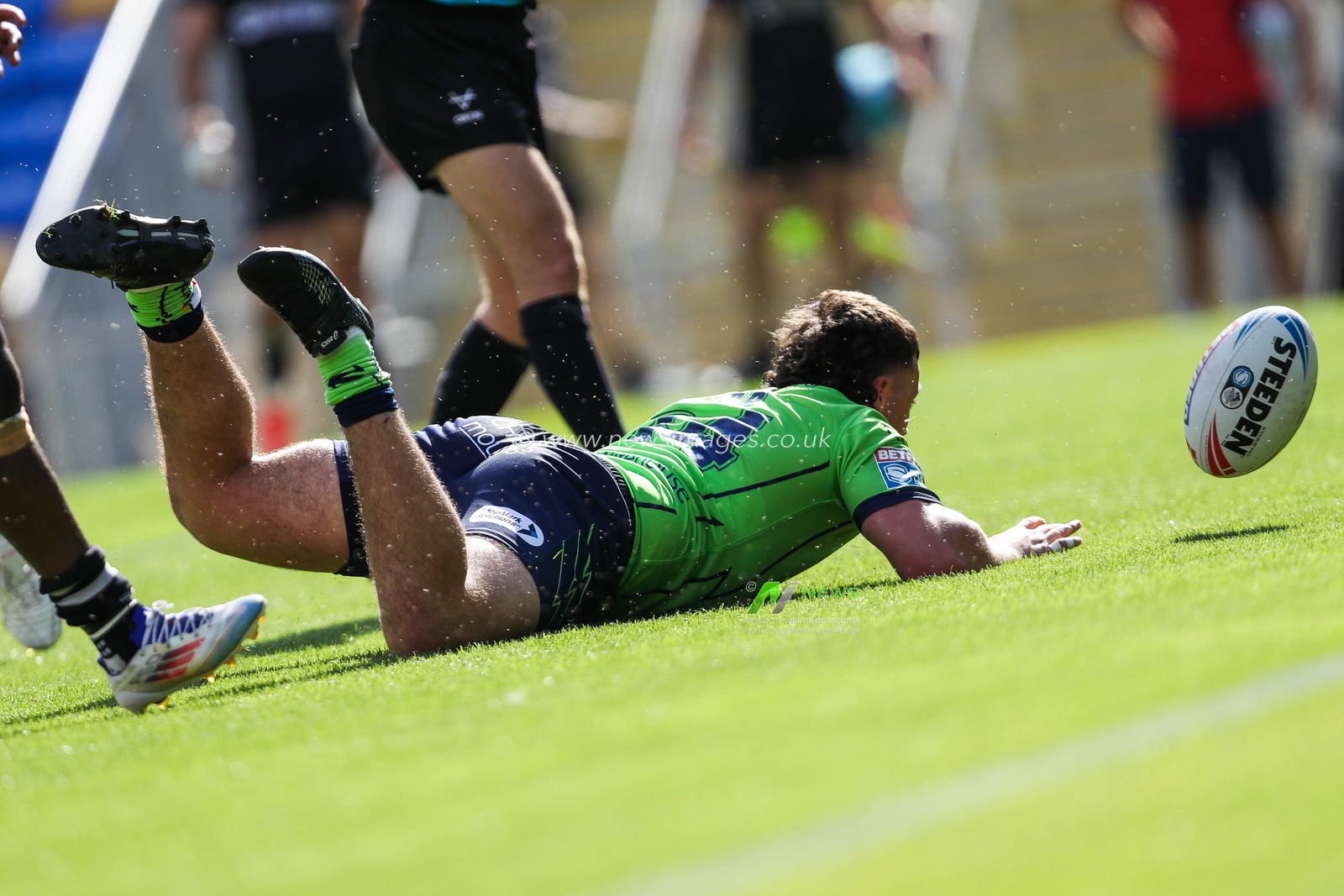 Max Wood of Warrington Wolves drops the ball during the Betfred Super League Round 21 match London Broncos vs Warrington Wolves at Plough Lane, Wimbledon, United Kingdom, 11th August 2024

(Photo by Izzy Poles/News Images)