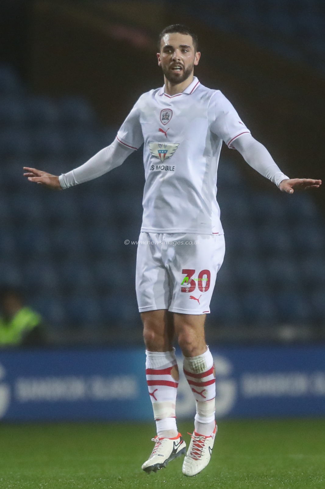 Adam Phillips of Barnsley during the Sky Bet League 1 match Oxford United vs Barnsley at Kassam Stadium, Oxford, United Kingdom, 23rd January 2024

(Photo by Alfie Cosgrove/News Images)