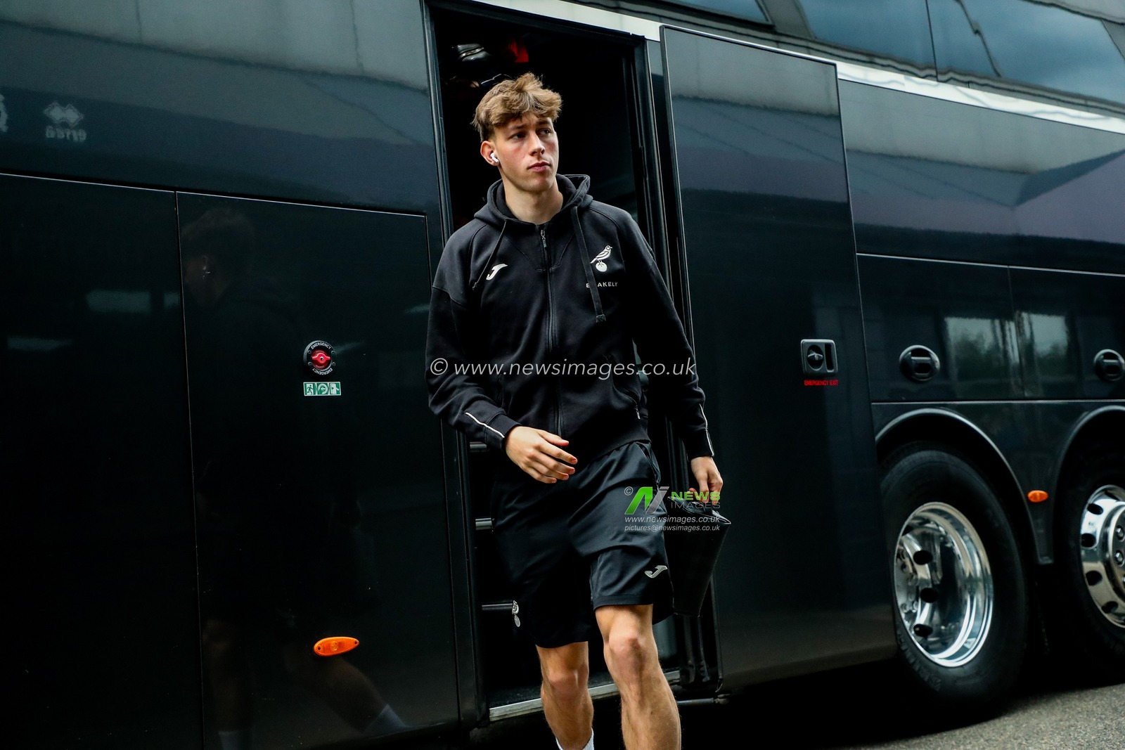 Oscar Schwartau of Norwich City arrives at The Den prior to the Sky Bet Championship match Millwall vs Norwich City at The Den, London, United Kingdom, 21st April 2025

(Photo by Izzy Poles/News Images)