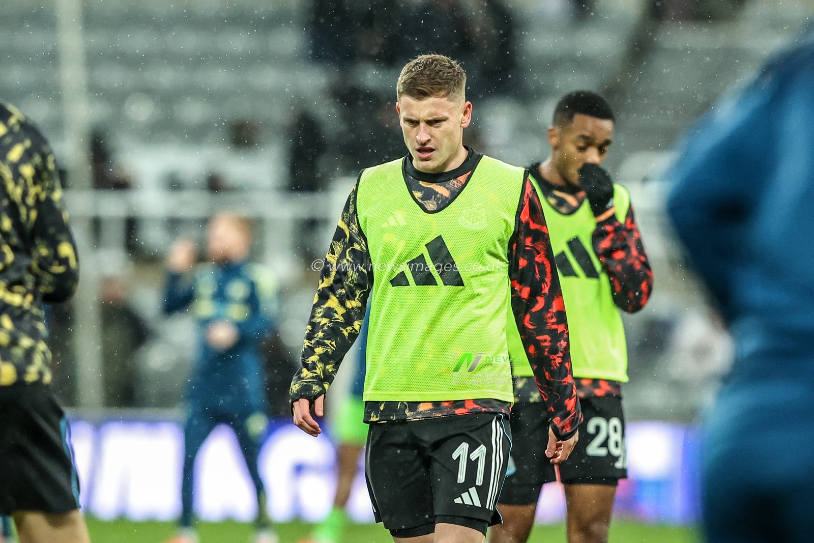 Harvey Barnes of Newcastle United in the pregame warmup session during the Carabao Cup Quarter Final match Newcastle United vs Fulham at St. James's Park, Newcastle, United Kingdom, 17th December 2025

(Photo by Alfie Cosgrove/News Images)

*** GER AUT SUI OUT ***