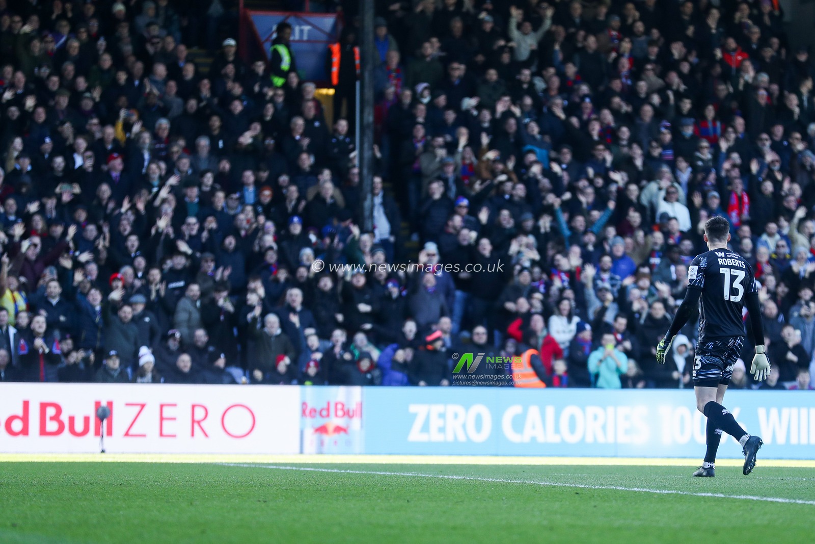 Liam Roberts of Millwall leaves the field after his red card
during the Emirates FA Cup 5th Round match Crystal Palace vs Millwall at Selhurst Park, London, United Kingdom, 1st March 2025

(Photo by Izzy Poles/News Images)