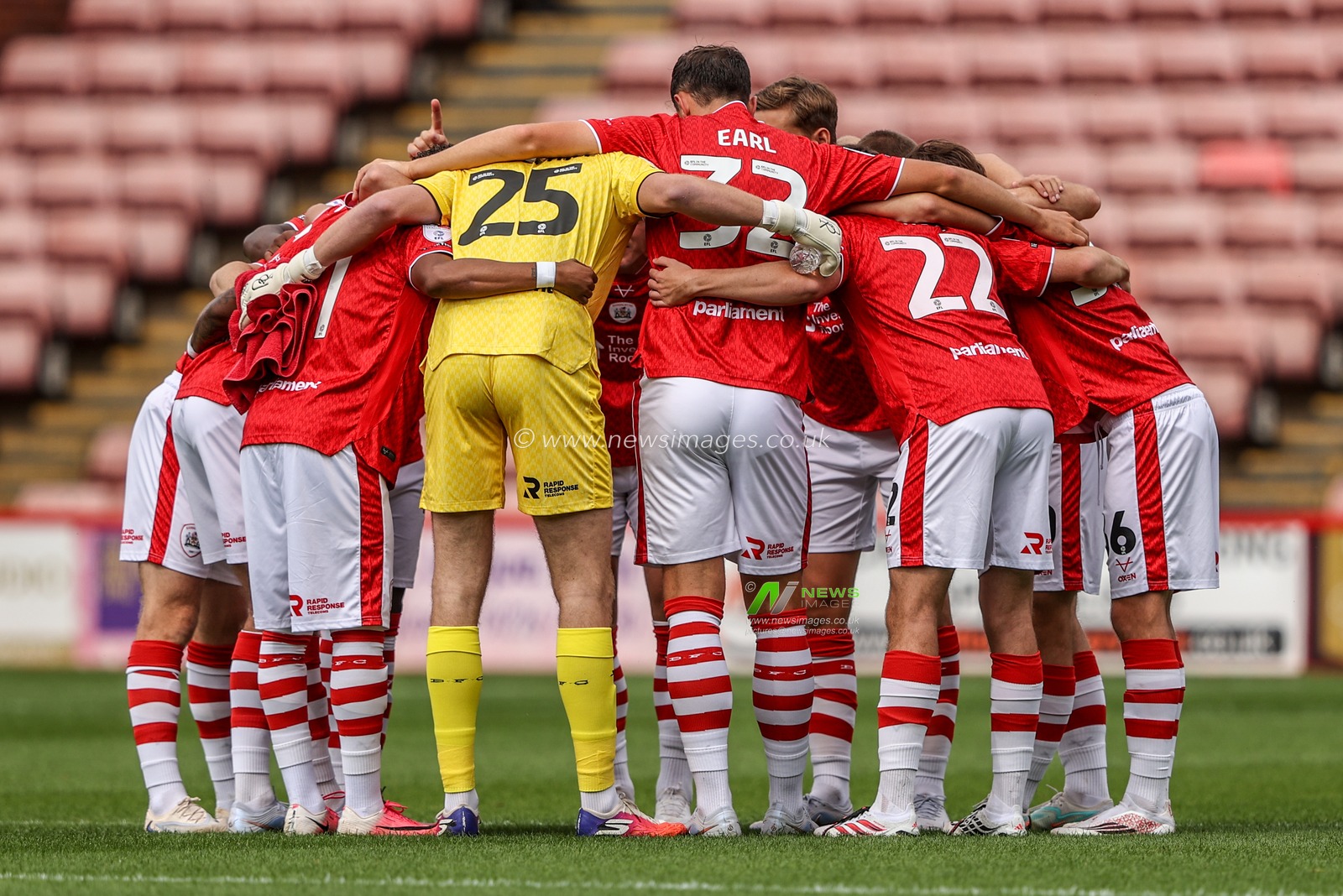 Barnsley have a group huddle during the Sky Bet League One match Barnsley vs Bromley at Oakwell, Barnsley, United Kingdom on 15 August 2026

(Photo by Alfie Cosgrove/News Images)