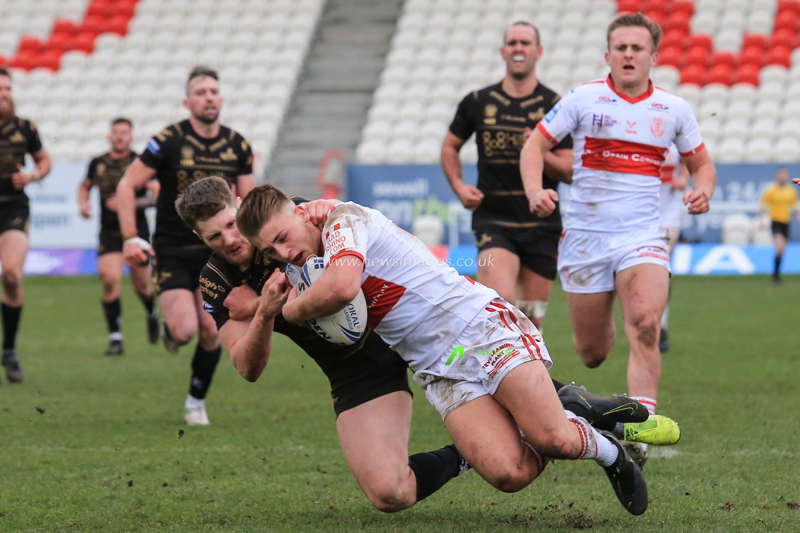 15th March 2020, Hull College Craven Park, Kingston upon Hull, England; Coral Challenge Cup, Round 5, Hull KR v Leigh Centurions : Mikey Lewis (20) of Hull KR tries to get away from Ryan Shaw (28) of Leigh