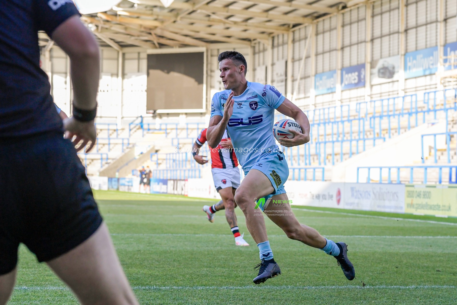 Innes Senior (18) of Wakefield Trinity goes over for a try to make it 0-4