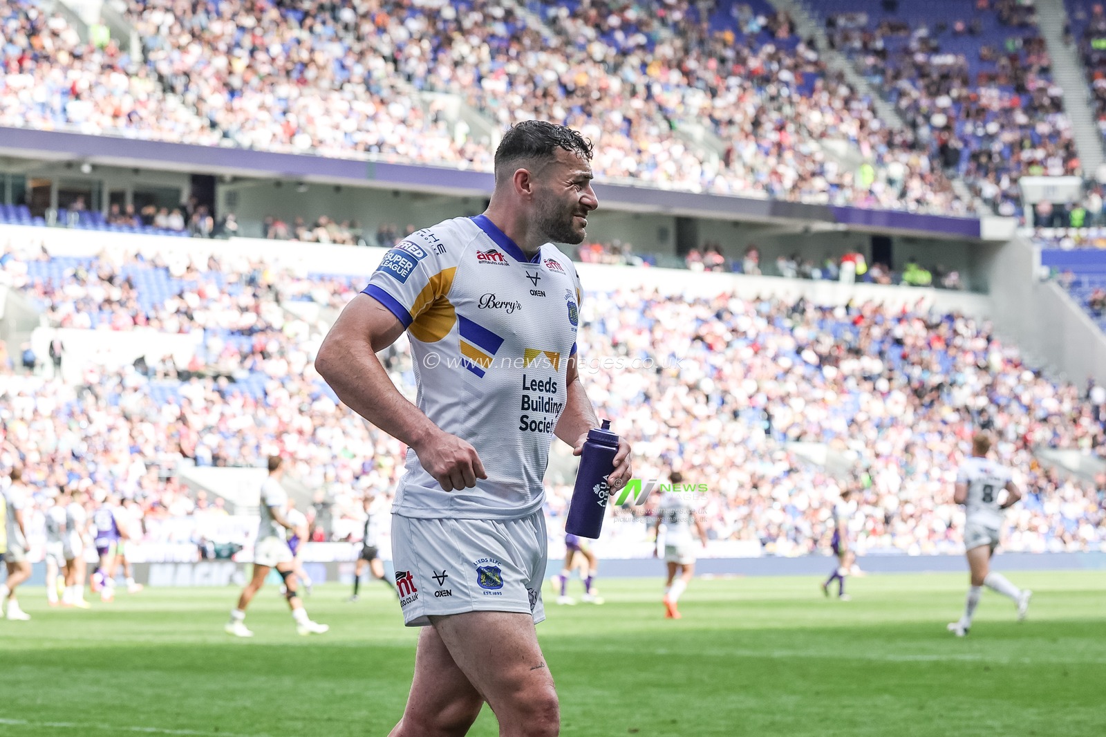 Jake Connor of Leeds Rhinos leaves the field inured during the Betfred Super League Magic Weekend match Leeds Rhinos vs Bradford Bulls at Hill Dickinson Stadium, Liverpool, United Kingdom on 05 July 2026

(Photo by Mark Cosgrove/News Images)