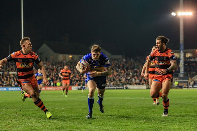 Betfred Super League round 8 Leeds Rhinos vs Castleford Tigers