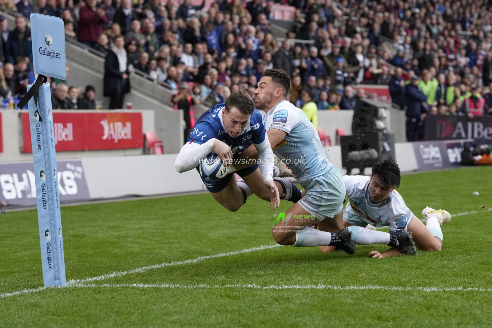 Tom Roebuck #14 of Sale Sharks stretches for the line but the try was disallowed during the Gallagher Premiership match Sale Sharks vs Harlequins at AJ Bell Stadium, Eccles, United Kingdom, 23rd October 2022

(Photo by Steve Flynn/News Images)