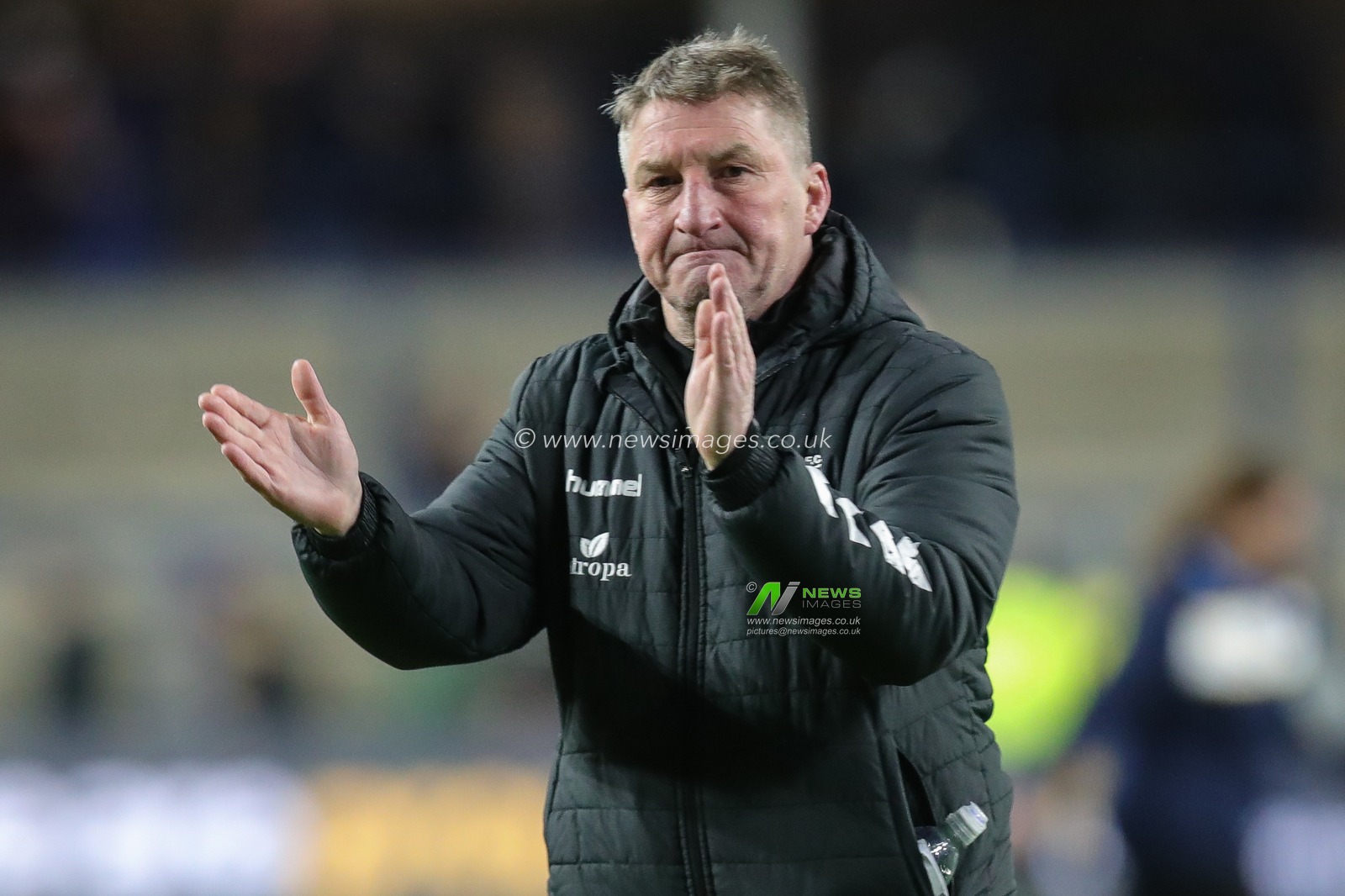 Tony Smith Head Coach of Hull FC claps his hands and applauds the supporters at full-time after the Betfred Super League Round 2 match Leeds Rhinos vs Hull FC at Headingley Stadium, Leeds, United Kingdom, 24th February 2023

(Photo by James Heaton/News Images)