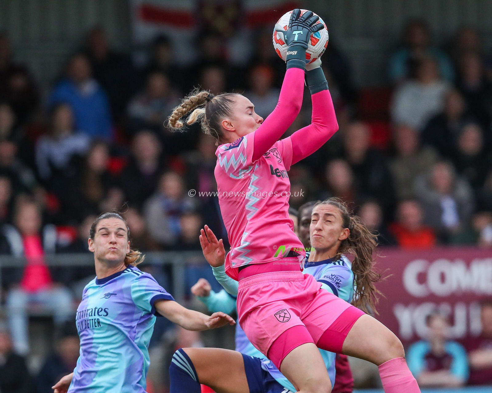 Kinga Szemik of West Ham United makes a save during the Barclays Women's Super League match West Ham United Women vs Arsenal Women at Chigwell Construction Stadium, Dagenham, United Kingdom, 20th October 2024

(Photo by Izzy Poles/News Images)