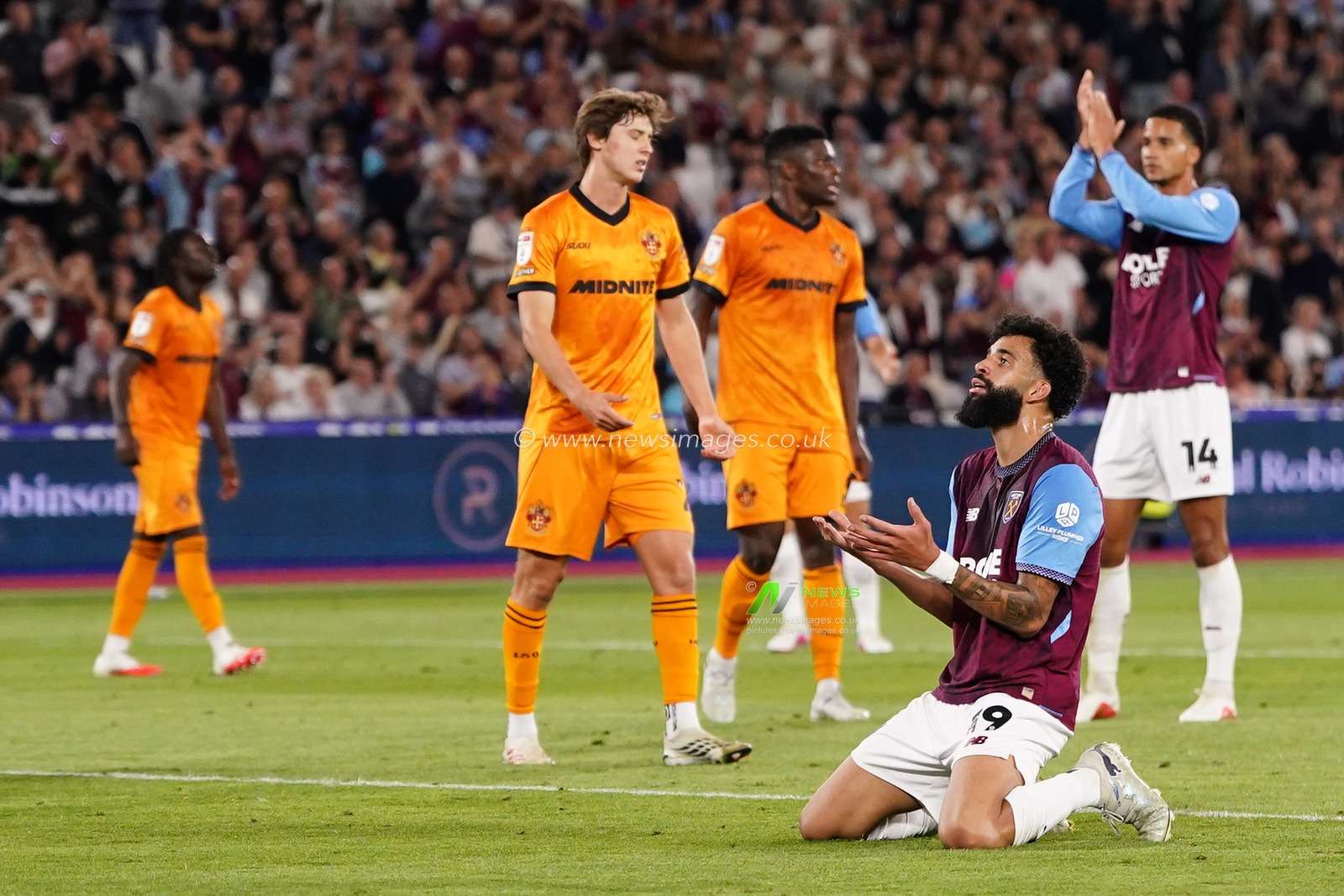 Pablo of West Ham United shows frustration during the Sky Bet Championship match West Ham United vs Wolverhampton Wanderers at London Stadium, London, United Kingdom on 01 September 2026

(Photo by Harvey Murphy/News Images)