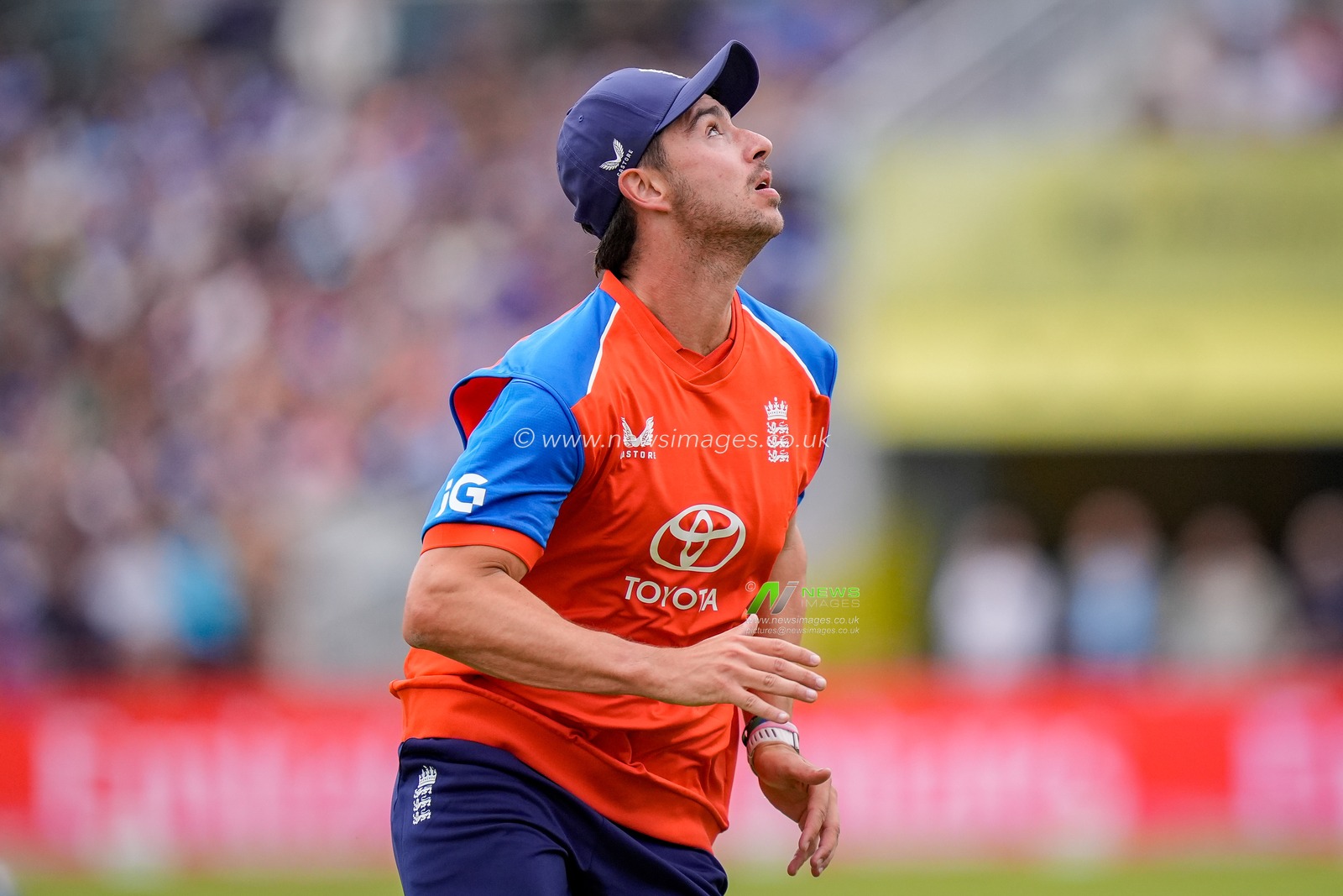 Josh Tongue of England runs to try take a catch during the Second Vitality T20 International match England vs India at Old Trafford, Manchester, United Kingdom on 04 July 2026

(Photo by Maynard Manyowa/News Images)