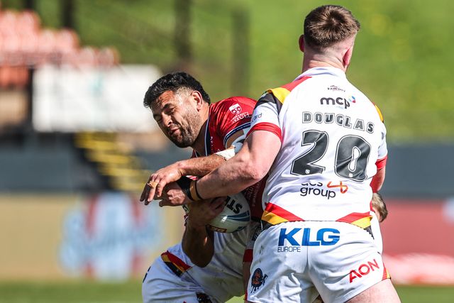 Rhyse Martin of Hull KR is tackled by Brandon Douglas of Bradford Bulls during the Betfred Super League round 9 match Bradford Bulls vs Hull KR at Odsal Stadium, Bradford, United Kingdom on 25 April 2026

(Photo by Alfie Cosgrove/News Images)