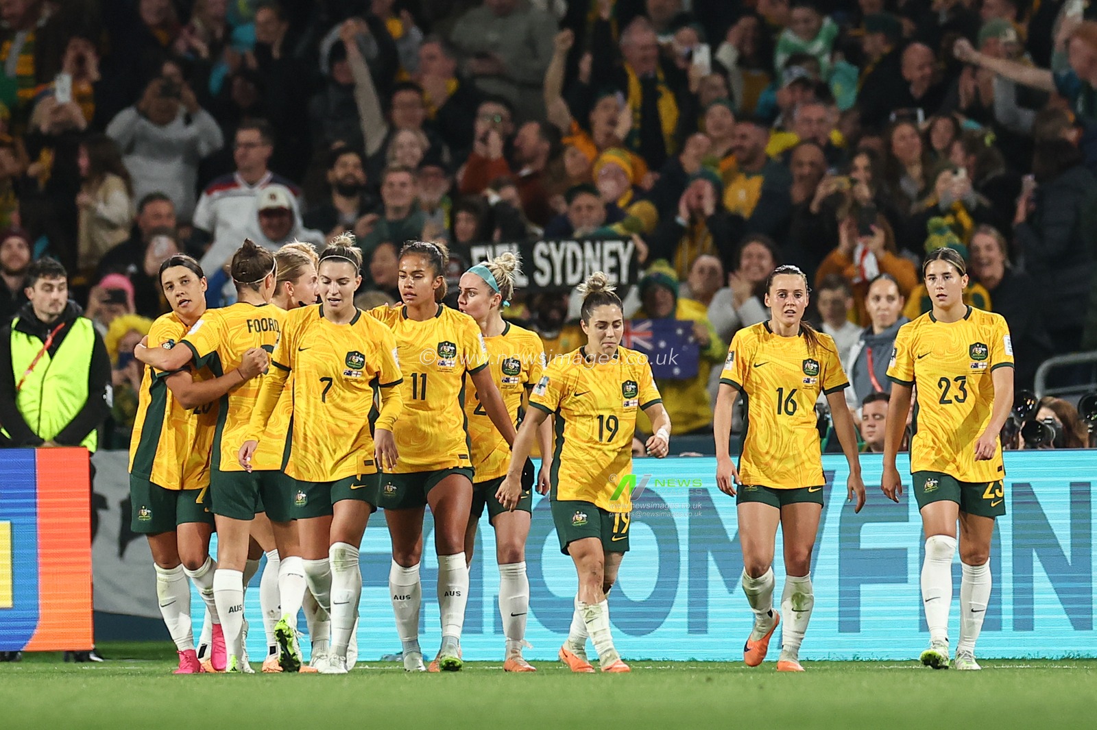 Sam Kerr #20 of Australia celebrates her goal to make it 1-1 during the FIFA Women's World Cup 2023 Semi-Final match Australia Women vs England Women at Stadium Australia, Sydney, Australia, 16th August 2023

(Photo by Patrick Hoelscher/News Images)