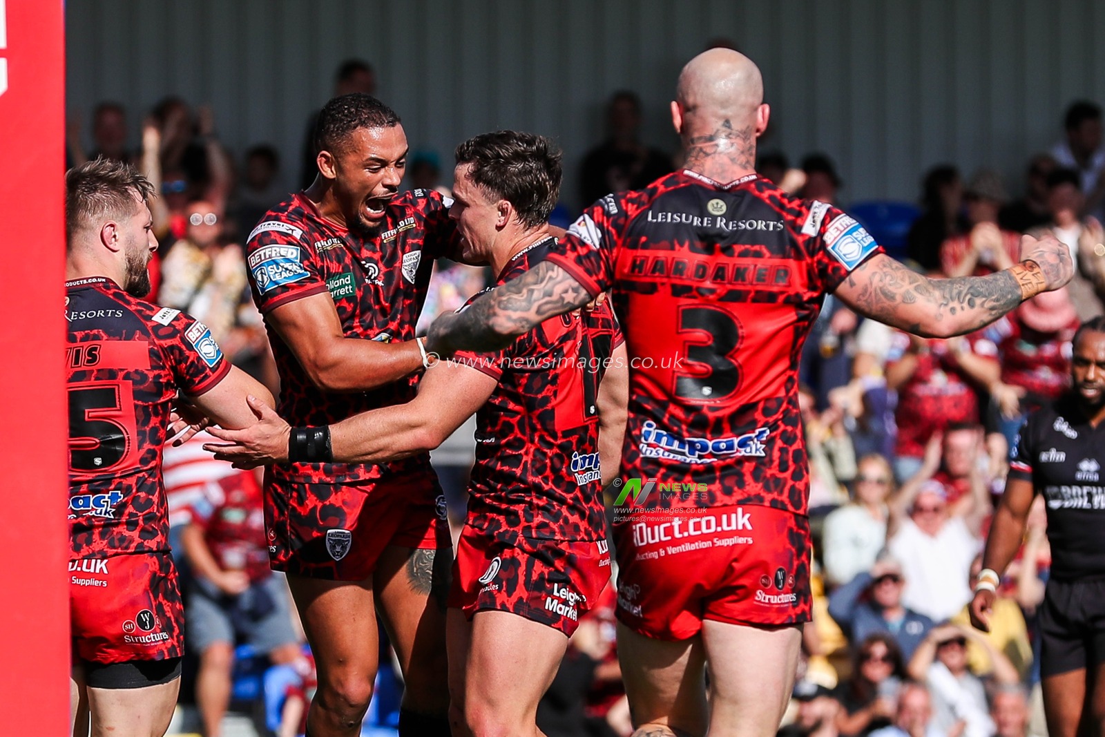 Kai Oâ€™Donnell of Leigh Leopards celebrates his try with teammates during the Betfred Super League Round 23 match London Broncos vs Leigh Leopards at Plough Lane, Wimbledon, United Kingdom, 25th August 2024

(Photo by Izzy Poles/News Images)