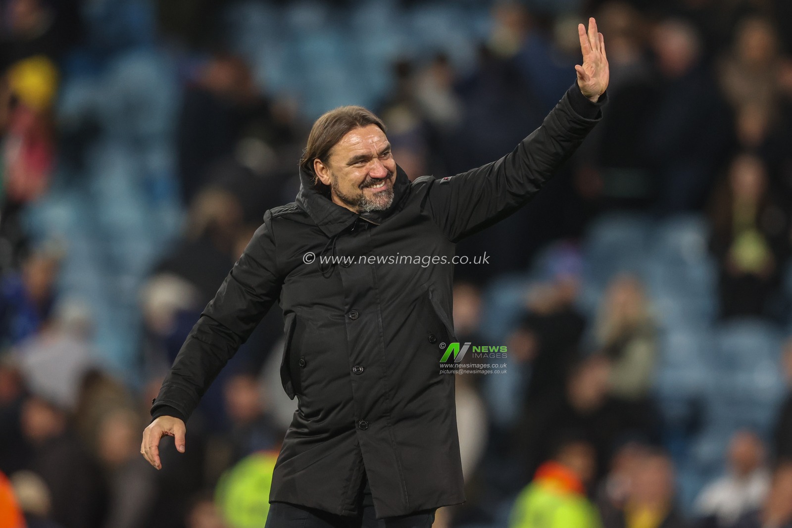Daniel Farke manager of Leeds United waves to the fans after the game during the Sky Bet Championship match Leeds United vs Watford at Elland Road, Leeds, United Kingdom, 22nd October 2024

(Photo by Alfie Cosgrove/News Images)