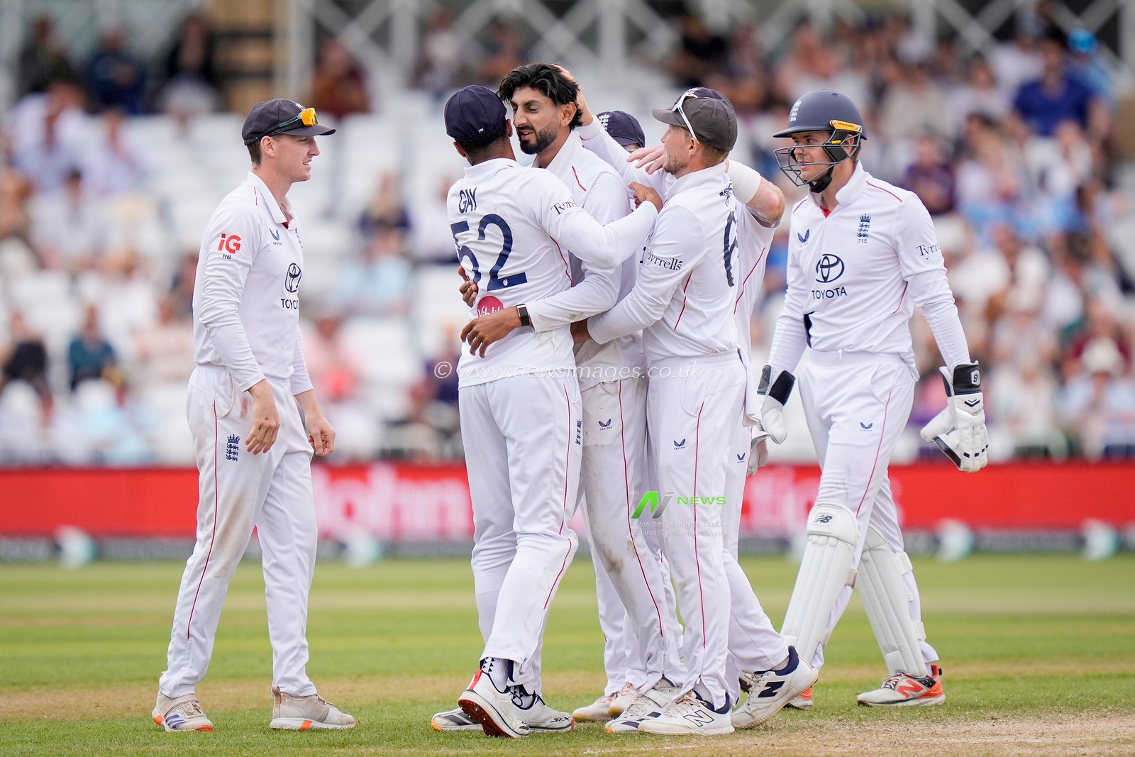 Shoaib Bashir of England celebrates the wicket of Rachin Ravindra of New Zealand during the 3rd Rothesay Test Match Day 4 match England vs New Zealand at Trent Bridge, Nottingham, United Kingdom on 28 June 2026

(Photo by Maynard Manyowa/News Images)