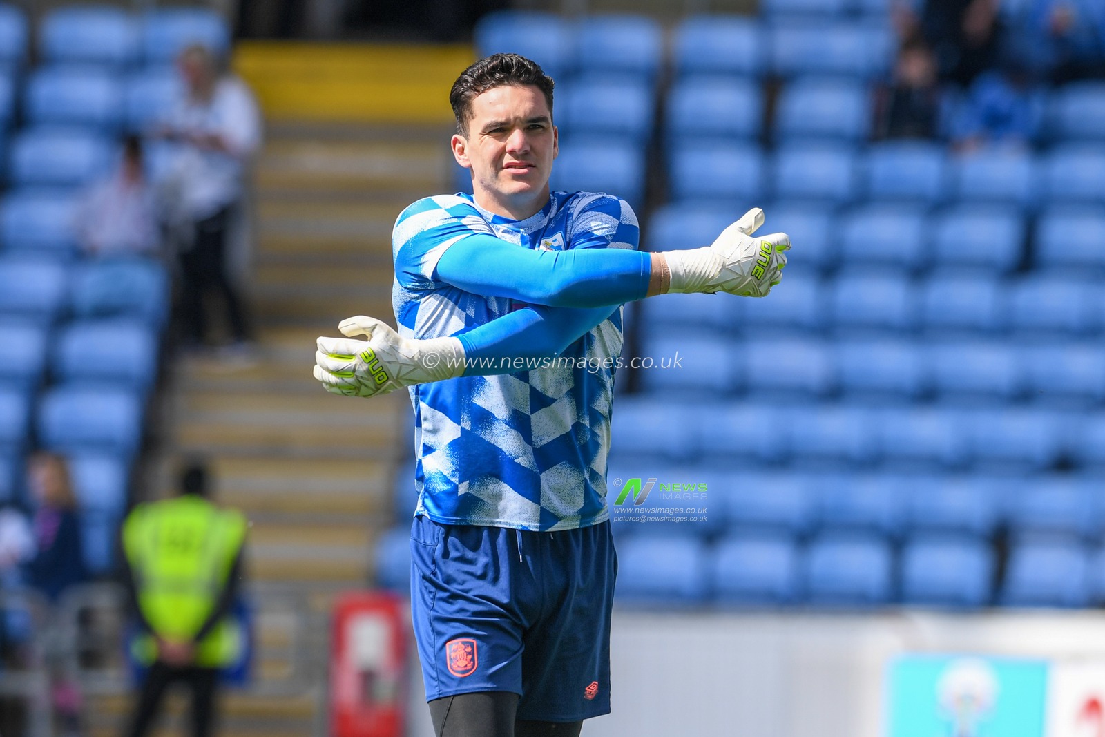 Lee Nicholls #21 of Huddersfield Town warming up before the game