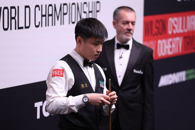 Zhao Xintong during the game against Lei Peifan during the 2025 Halo World Snooker Championship at Crucible Theatre, Sheffield, United Kingdom, 26th April 2025

(Photo by Alex Roebuck/News Images)