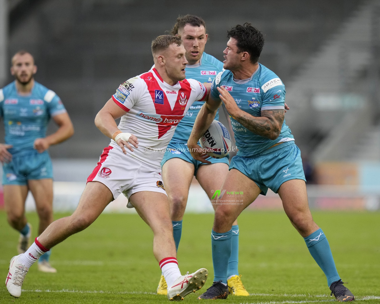 Matty Lees #10 of St. Helens forces a loose carry from James Bentley #11 of Leeds Rhinos during the Betfred Super League Round 20 match St Helens vs Leeds Rhinos at Totally Wicked Stadium, St Helens, United Kingdom, 28th July 2023

(Photo by Steve Flynn/News Images)