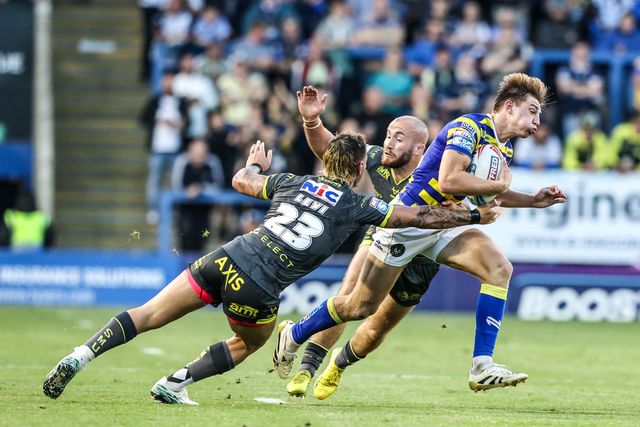 Ewan Irwin of Warrington Wolves is tackled by Danny Levi of Leeds Rhinos during the Betfred Super League round 15 match Warrington Wolves vs Leeds Rhinos at The Halliwell Jones Stadium, Warrington, United Kingdom on 18 June 2026

(Photo by Alfie Cosgrove/News Images)