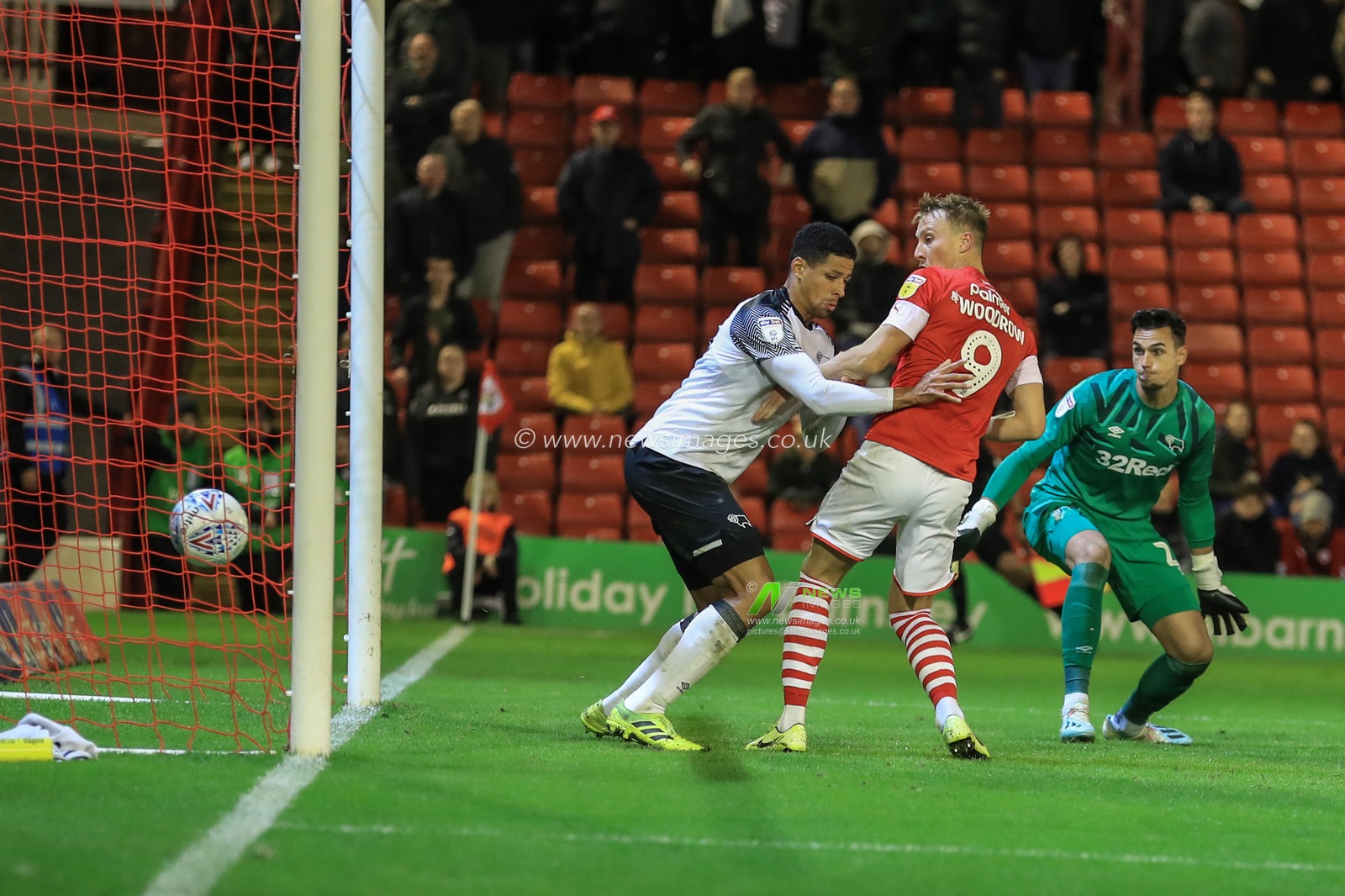 2nd October 2019, Oakwell, Barnsley, England; Sky Bet Championship, Barnsley v Derby County : Conor Chaplin (11) of Barnsley scores an equaliser to make it 2-2 on 90+4 

Credit: Mark Cosgrove/News Images