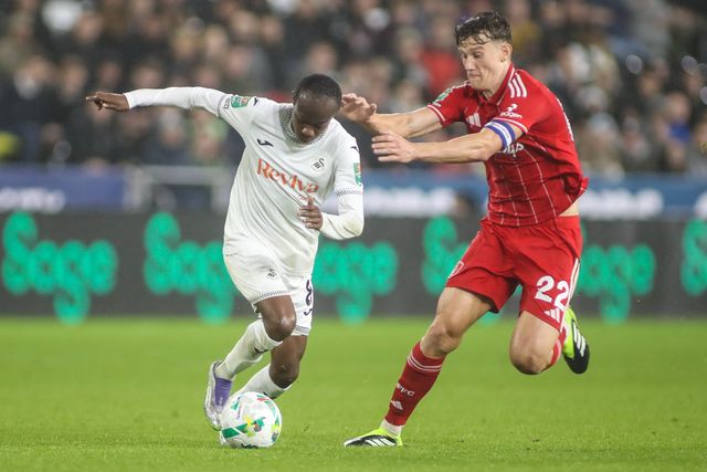 Malick Yalcouyé of Swansea City under pressure from Ryan Yates of Nottingham Forest during the Carabao Cup 3rd Round Swansea City vs Nottingham Forest at Swansea.com Stadium, Swansea, United Kingdom, 17th September 2025

(Photo by Andrew Lewis/News Images)