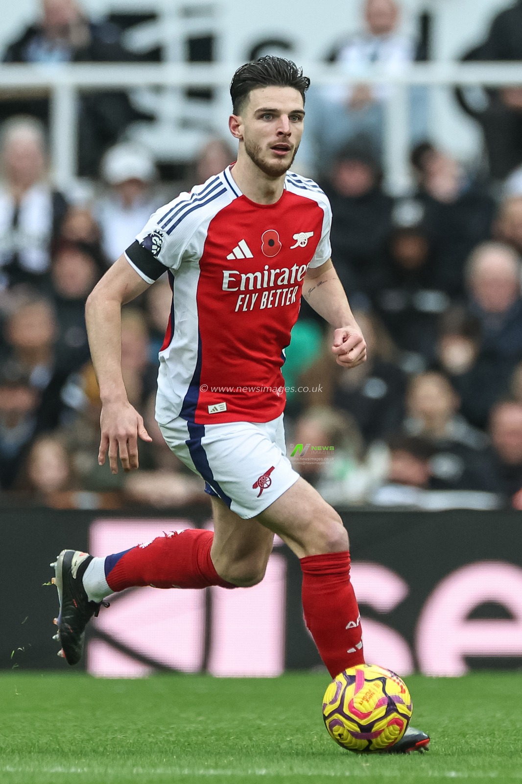Declan Rice of Arsenal during the Premier League match Newcastle United vs Arsenal at St. James's Park, Newcastle, United Kingdom, 2nd November 2024

(Photo by Mark Cosgrove/News Images)