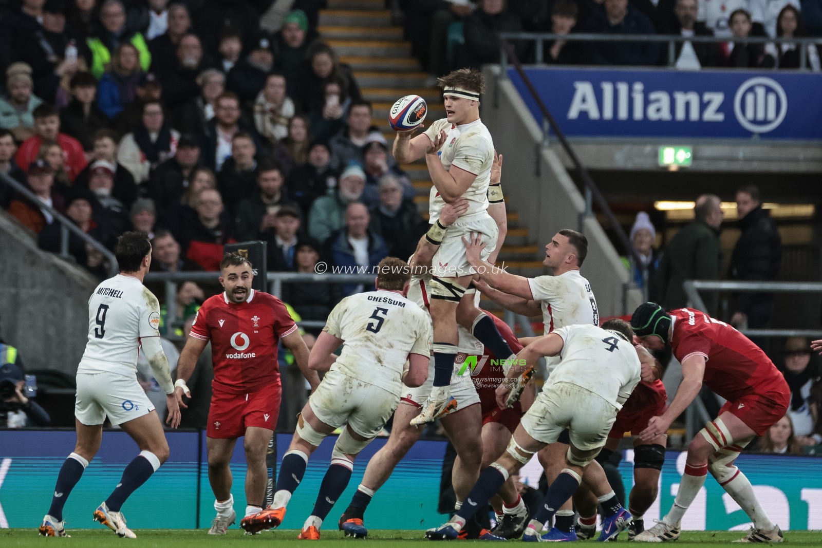Guy Pepper of England jumps up to win the ball in a lineout during the Guinness Six Nations 2026 match England vs Wales at Allianz Stadium, Twickenham, United Kingdom on 07 February 2026

(Photo by Mark Cosgrove/News Images)