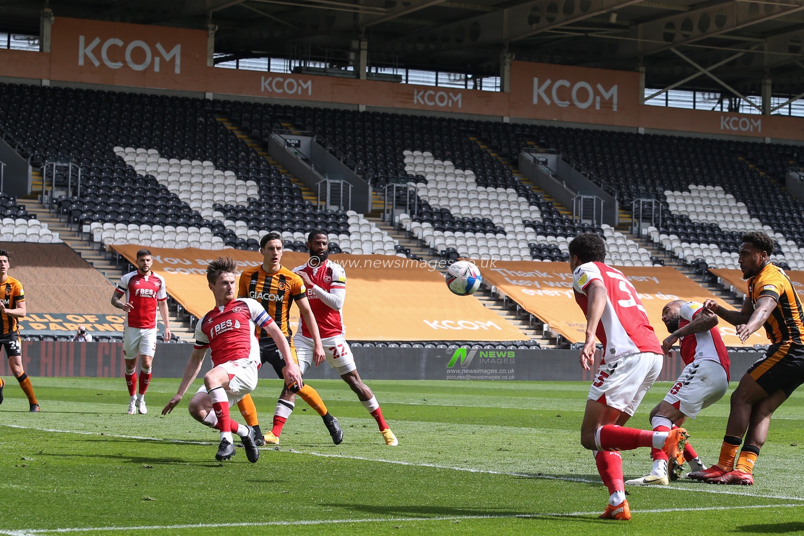 Mallik Wilks #7 of Hull City takes a shot at goal