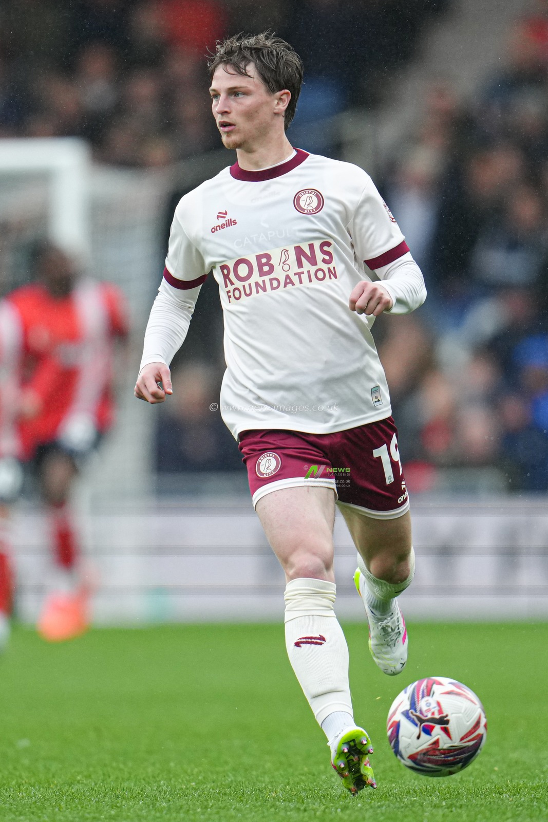 George Tanner of Bristol City during the Sky Bet Championship match Luton Town vs Bristol City at Kenilworth Road, Luton, United Kingdom, 21st April 2025

(Photo by Harvey Murphy/News Images)