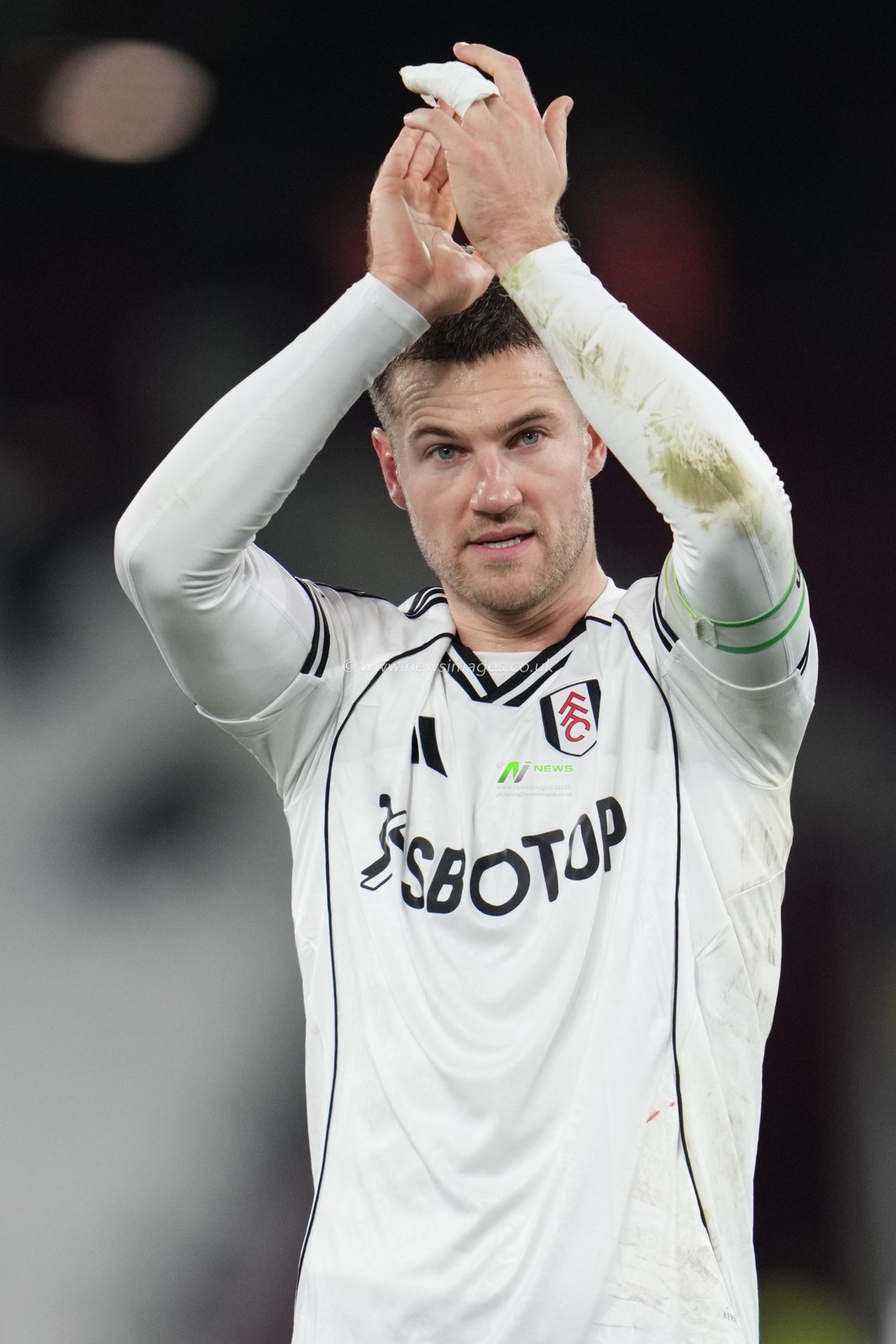 Joachim Andersen of Fulham at full time during the Premier League match West Ham United vs Fulham at London Stadium, London, United Kingdom, 27th December 2025

(Photo by Harvey Murphy/News Images)

*** GER AUT SUI OUT ***