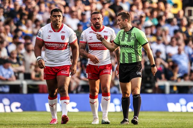 Referee Chris Kendall has a word with Tevita Pangai Junior of Hull KR during the Betfred Super League round 16 match Leeds Rhinos vs Hull KR at AMT Headingley Stadium, Leeds, United Kingdom on 26 June 2026

(Photo by Alfie Cosgrove/News Images)