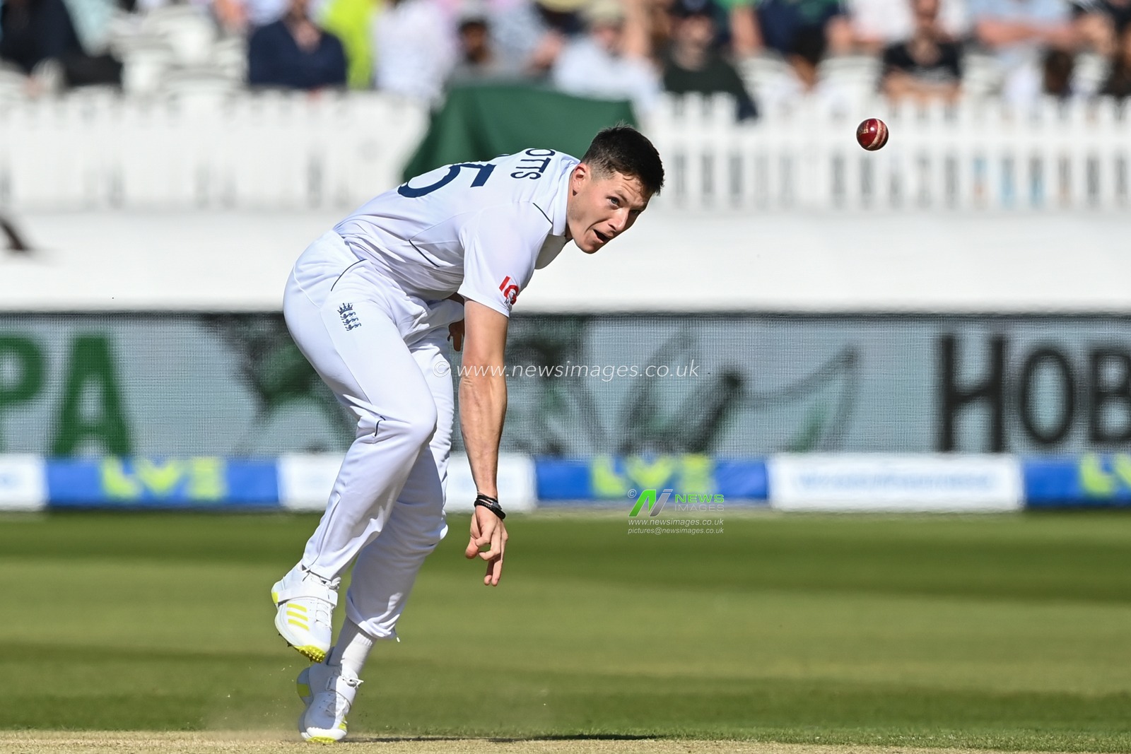 Matthew Potts of England bowls during the LV= Insurance Test match Day 2 England vs Ireland at Lords, London, United Kingdom, 2nd June 2023

(Photo by Craig Thomas/News Images)
