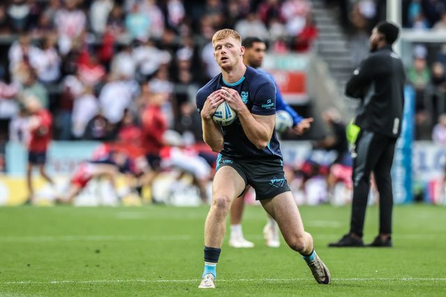 Harvey Barron of Hull FC in the pre-game warm up during the Betfred Super League round 23 match St Helens vs Hull FC at Totally Wicked Stadium, St Helens, United Kingdom, 22nd August 2025

(Photo by Alfie Cosgrove/News Images)