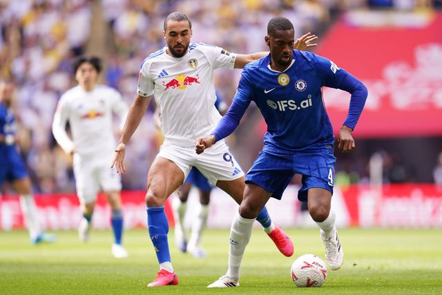 Tosin Adarabioyo of Chelsea and Dominic Calvert-Lewin of Leeds United battle for the ball during the Emirates FA Cup Semi-Final match Chelsea vs Leeds United at Wembley Stadium, London, United Kingdom on 26 April 2026

(Photo by Harvey Murphy/News Images)