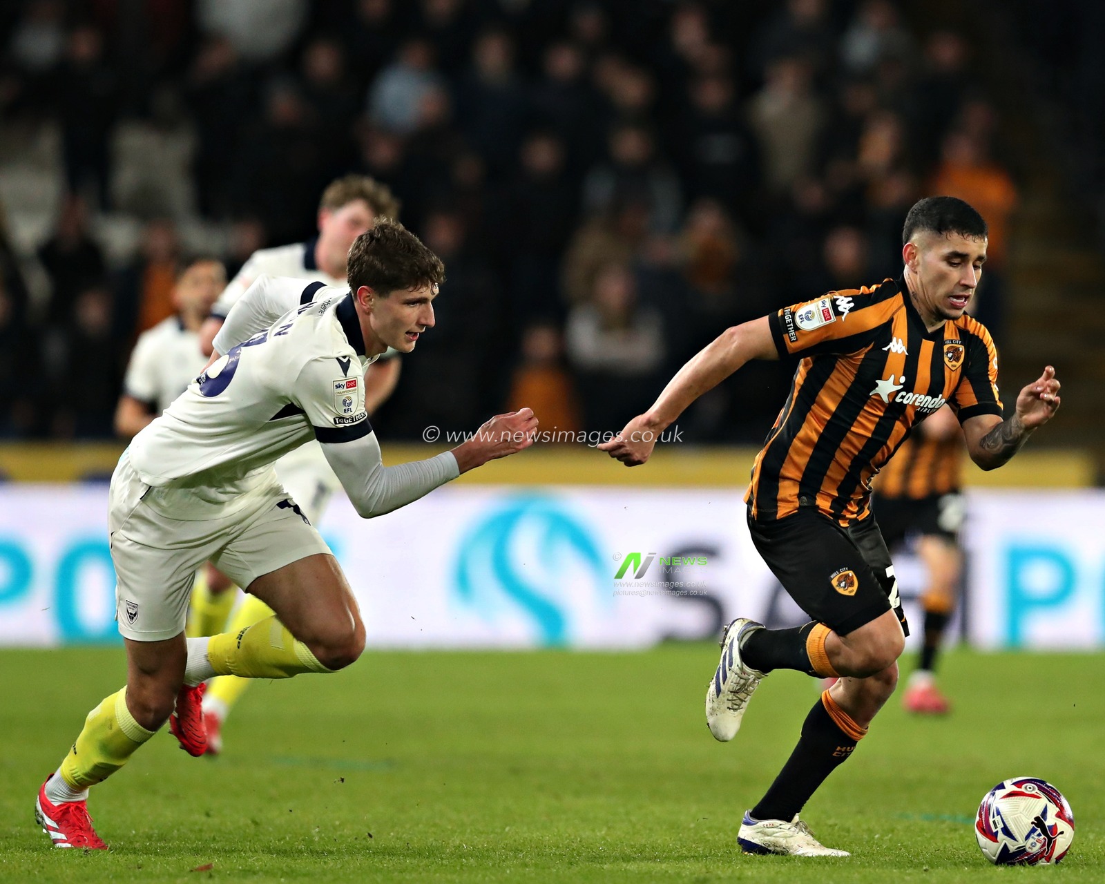 Ben Nelson of Oxford United pressures Gustavo Puerta of Hull City during the Sky Bet Championship match Hull City vs Oxford United at MKM Stadium, Hull, United Kingdom, 12th March 2025

(Photo by Sam Eaden/News Images)