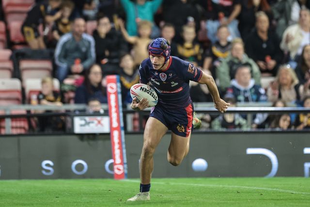 Harry Robertson of St Helens goes over for a try during the Betfred Super League Round 26 match Leigh Leopards vs St Helens at Leigh Sports Village, Leigh, United Kingdom, 12th September 2025

(Photo by Mark Cosgrove/News Images)