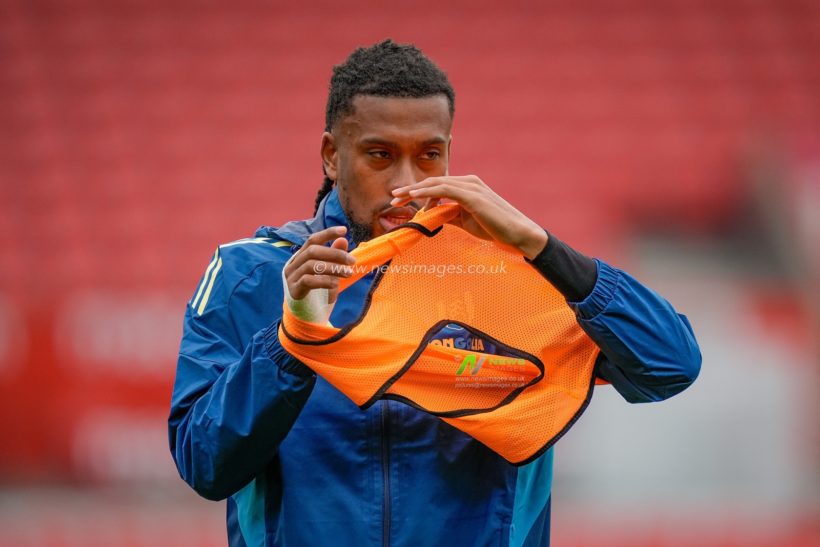 Alex Iwobi of Fulham in the pregame warmup session  during the Emirates FA Cup 4th Round  match Stoke City vs Fulham at Bet365 Stadium, Stoke On Trent, United Kingdom on 15 February 2026

(Photo by Maynard Manyowa/News Images)