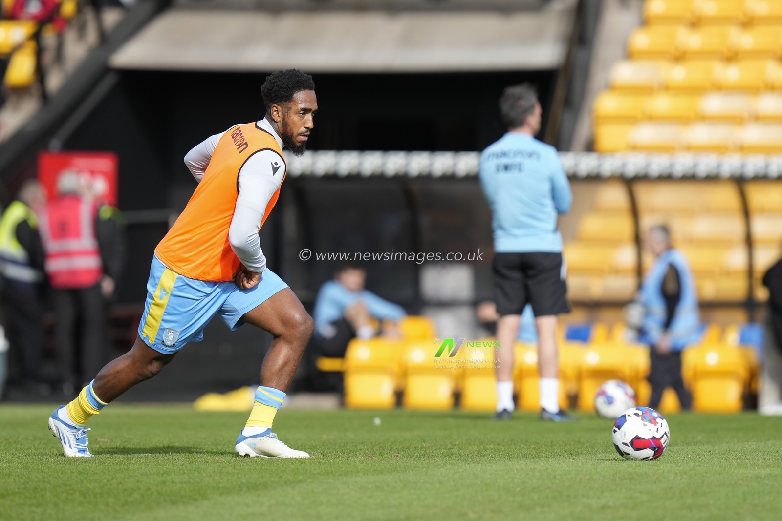 Mallik Wilks of Sheffield Wednesday warms up before the Sky Bet League 1 match Port Vale vs Sheffield Wednesday at Vale Park, Burslem, United Kingdom, 1st October 2022

(Photo by Steve Flynn/News Images)