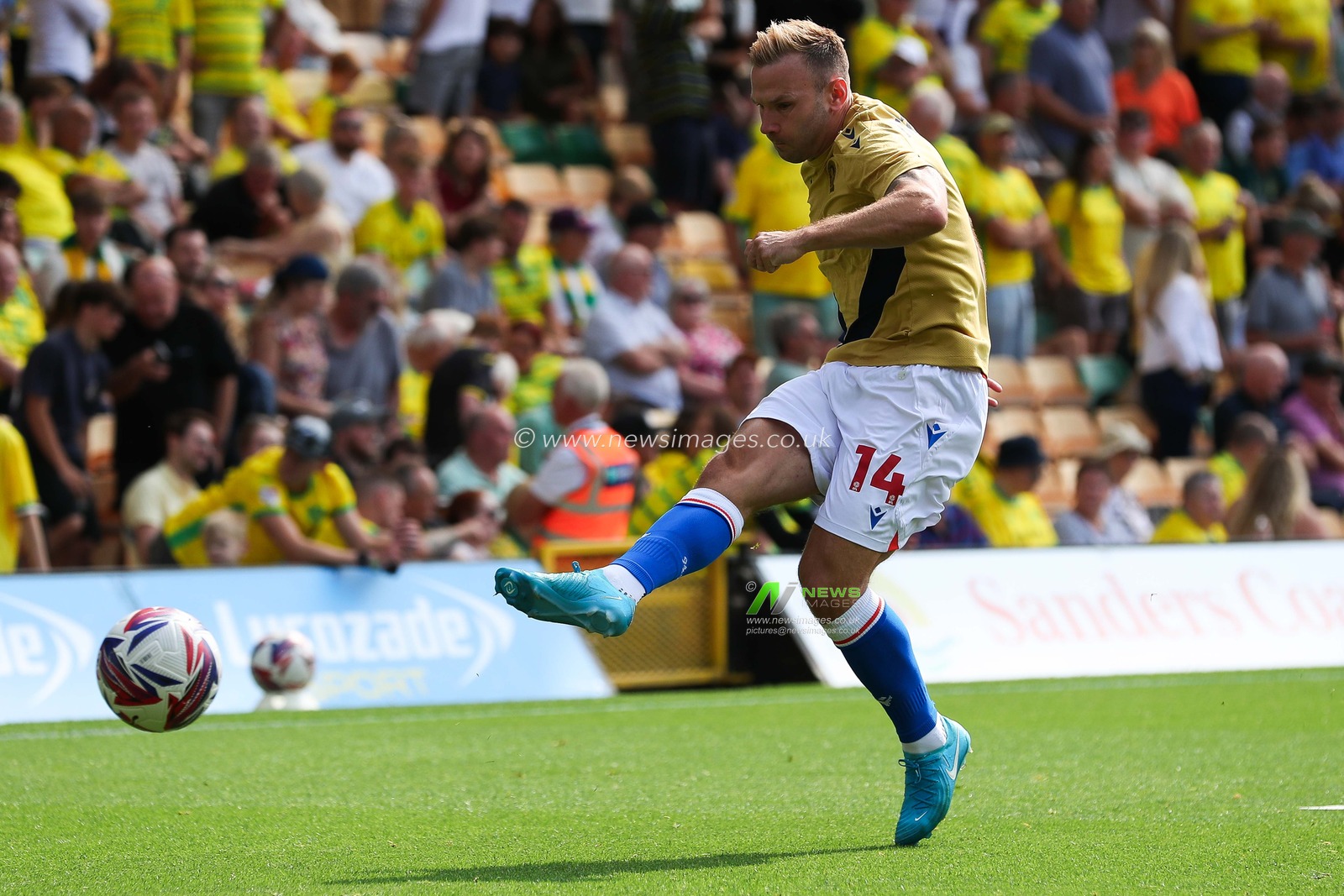 Andi Weimann of Blackburn Rovers warms up prior to the Sky Bet Championship match Norwich City vs Blackburn Rovers at Carrow Road, Norwich, United Kingdom, 17th August 2024

(Photo by Izzy Poles/News Images)