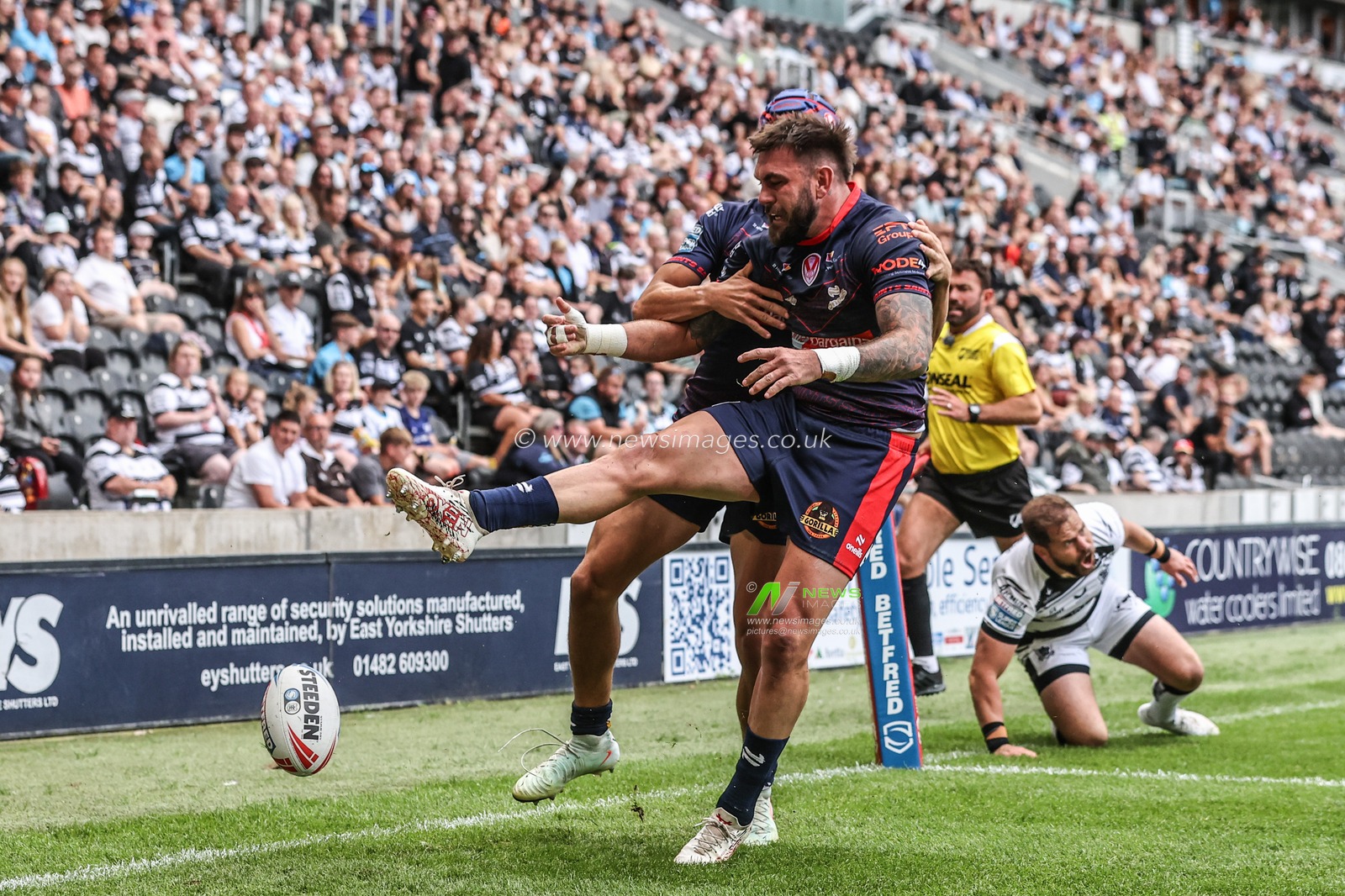 Kyle Feldt of St. Helens celebrates his try during the Betfred Super League round 17 match Hull FC vs St Helens at MKM Stadium, Hull, United Kingdom, 5th July 2025

(Photo by Alfie Cosgrove/News Images)