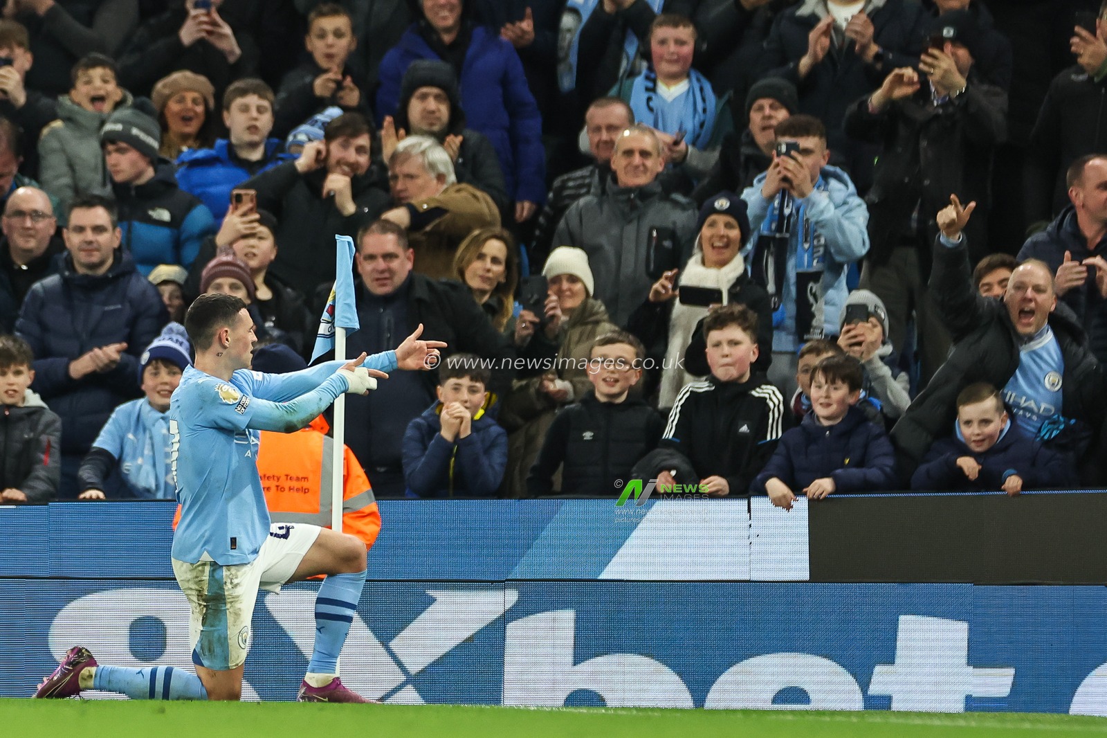 Phil Foden of Manchester City celebrates his goal to make it 4 -1 during the Premier League match Manchester City vs Aston Villa at Etihad Stadium, Manchester, United Kingdom, 3rd April 2024

(Photo by Mark Cosgrove/News Images)