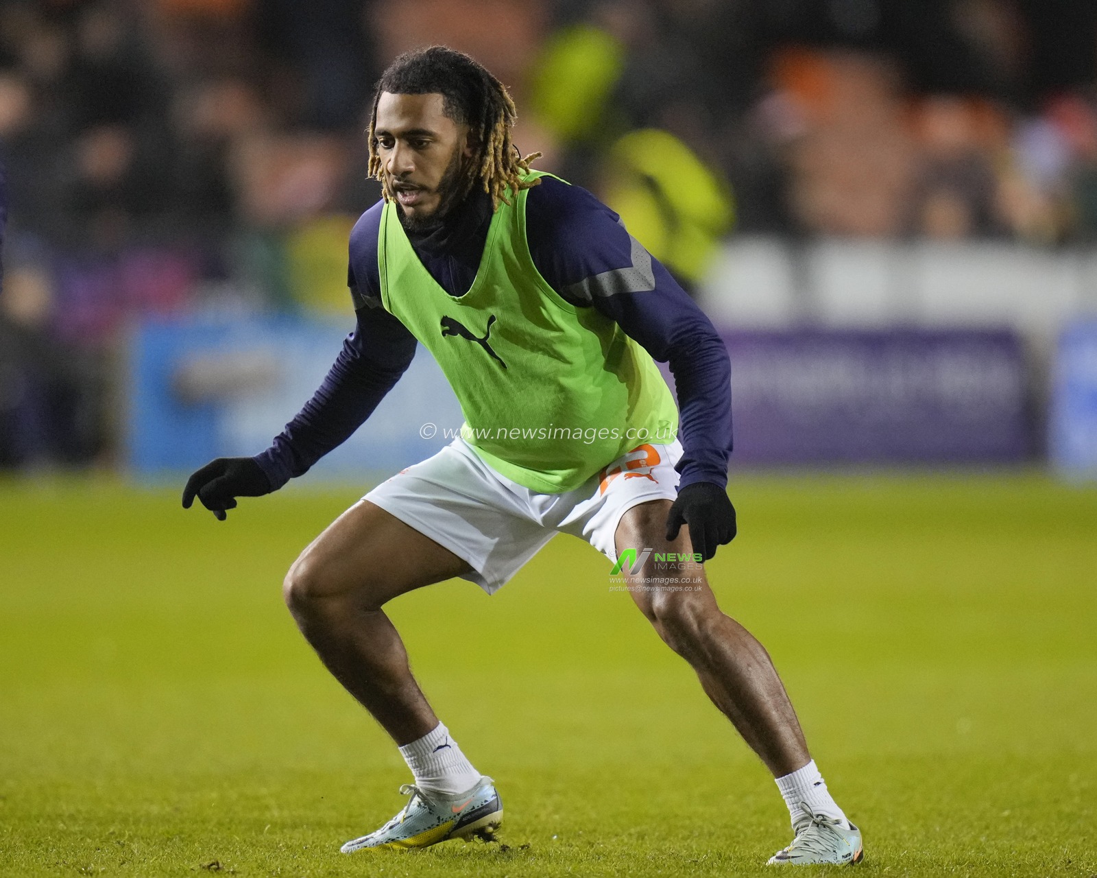 Dominic Thompson #23 of Blackpool warms up before before the Sky Bet Championship match Blackpool vs Sheffield United at Bloomfield Road, Blackpool, United Kingdom, 29th December 2022

(Photo by Steve Flynn/News Images)