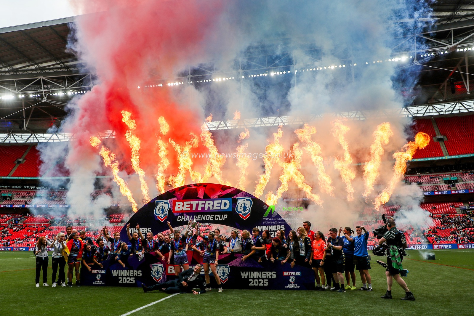 Wigan Warriors lift the Challenge Cup after the teams victory following the Betfred Women's Challenge Cup Final St Helens vs Wigan Warriors at Wembley Stadium, London, United Kingdom, 7th June 2025

(Photo by Izzy Poles/News Images)