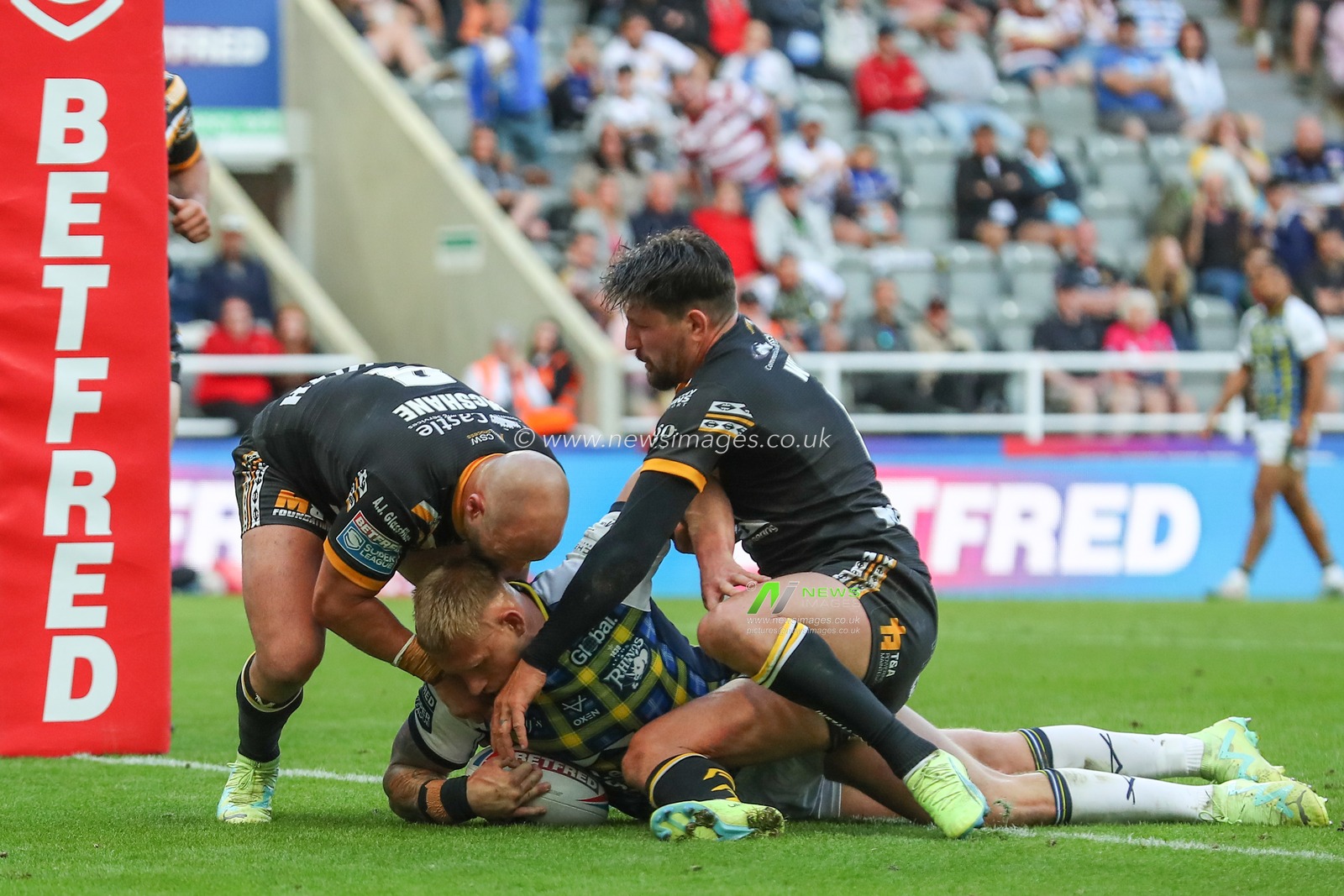 Mikolaj Oledzki #8 of Leeds Rhinos goes over for a try and makes the score 22-14 during the Betfred Super League Magic Weekend match Leeds Rhinos vs Castleford Tigers at St. James's Park, Newcastle, United Kingdom, 3rd June 2023

(Photo by Gareth Evans/News Images)