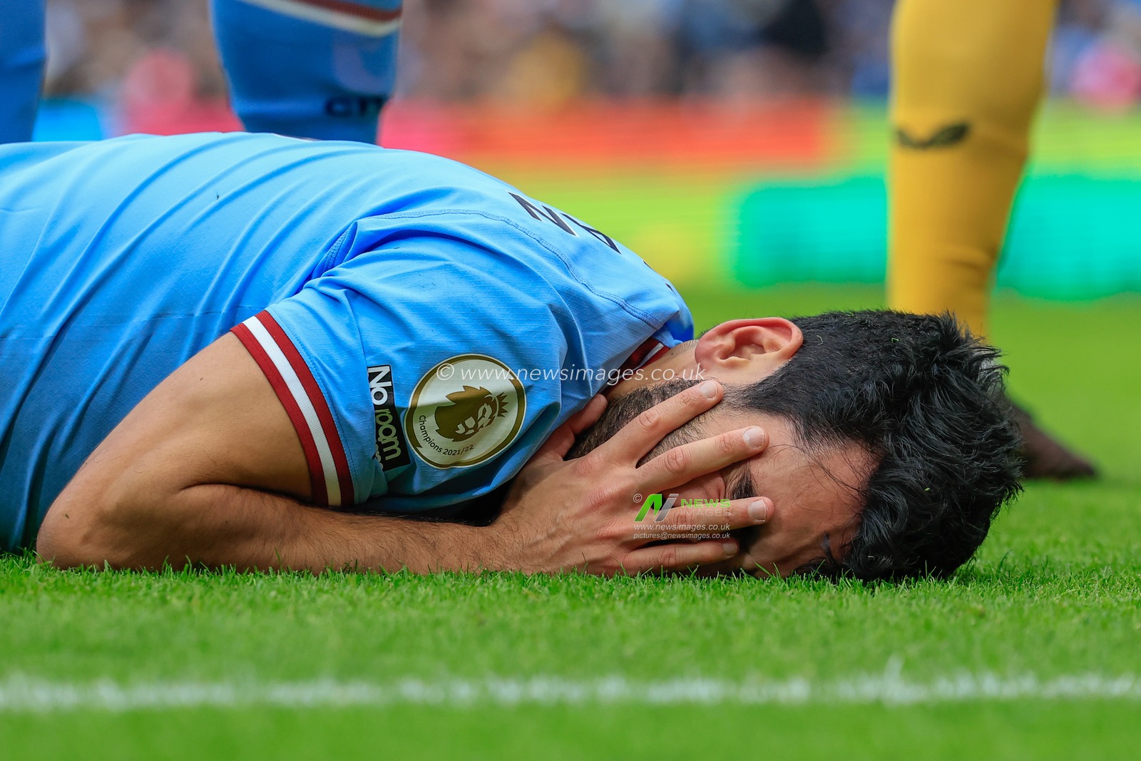 Ä°lkay GÃ¼ndoÄŸan #8 of Manchester City goes down holding his face after a collision with Max Kilman #23 of Wolverhampton Wanderers during the Premier League match Manchester City vs Wolverhampton Wanderers at Etihad Stadium, Manchester, United Kingdom, 22nd January 2023

(Photo by Conor Molloy/News Images)