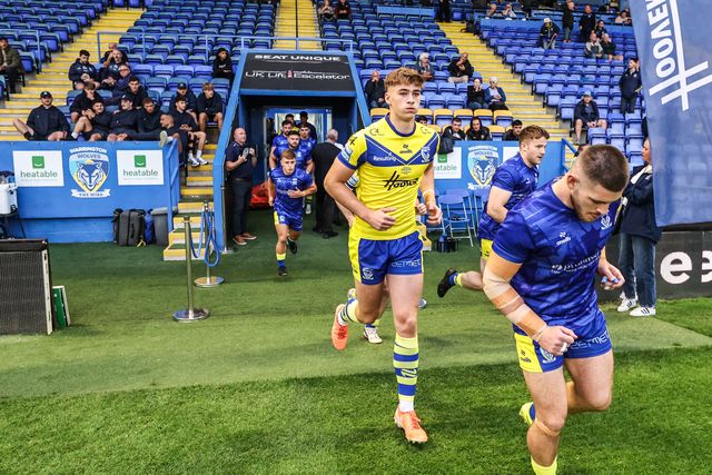 Ewan Smith of Warrington Wolves in the pre-game warm up during the Betfred Super League Round 24 match Warrington Wolves vs Salford Red Devils at Halliwell Jones Stadium, Warrington, United Kingdom, 29th August 2025

(Photo by Alfie Cosgrove/News Images)