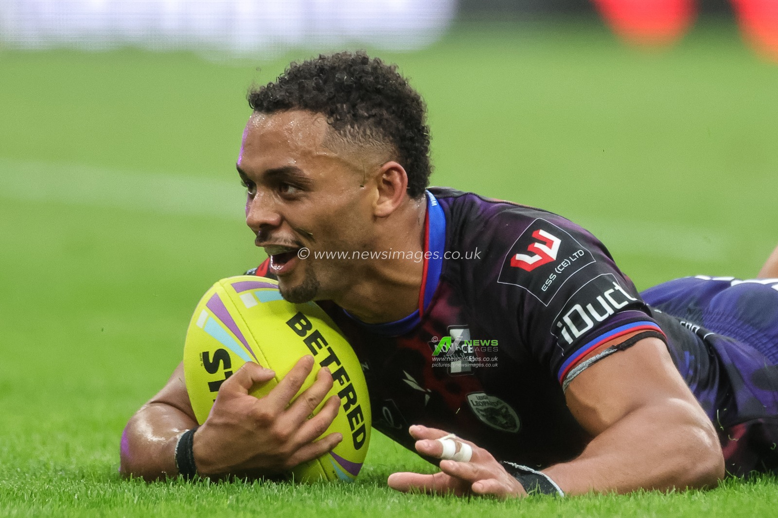 Umyla Hanley of Leigh Leopards goes over for a try during the Betfred Super League Magic Weekend match Leigh Leopards vs Warrington Wolves at Hill Dickinson Stadium, Liverpool, United Kingdom on 04 July 2026

(Photo by Mark Cosgrove/News Images)