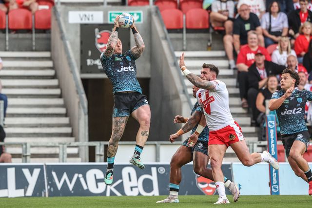 Josh Charley of Leigh Leopards jumps up to win the high ball during the Betfred Super League round 19 match St Helens vs Leigh Leopards at Totally Wicked Stadium, St Helens, United Kingdom, 17th July 2025

(Photo by Alfie Cosgrove/News Images)